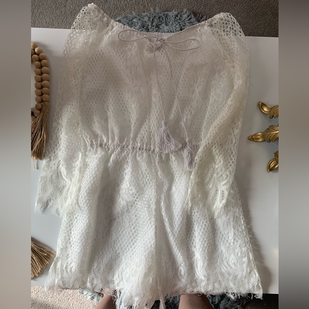Small color white short jumpsuit